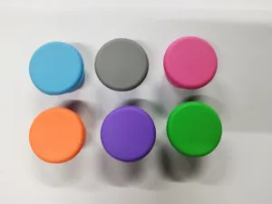 Colorful silicone wine bottle stoppers, round soft silicone plugs for sealing glass wine bottles.