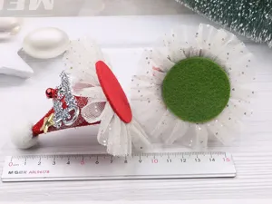 Mini Weihnachtshut Haarschmuck Detail, rot-weißer Tüll DIY Haarklammer Zubehör.