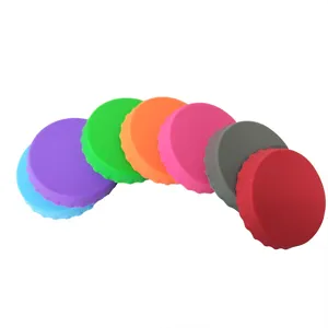Bunte Silikon Dosenabdeckungen, auslaufsichere flexible Flaschenverschluesse für Getränke.