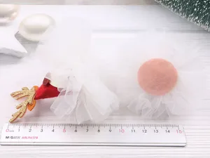 Weihnachten Haarschmuck DIY Material, Detailansicht von süßem Mini-Hut und Netzblume.
