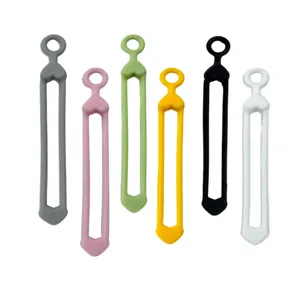 Bridas de silicona coloridas y organizadores de cables en 6 tonos vibrantes para un escritorio limpio.