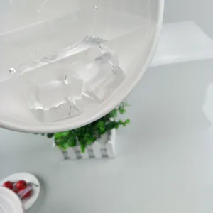 Silikon Stretchdeckel Detailansicht mit dichter Versiegelung auf einer Schale mit Eis.