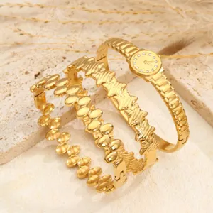 Set di orologio rigido e bracciale in acciaio inossidabile dorato, elegante gioiello.