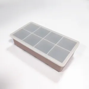 Detailansicht der 8-Gächer quadratischen Eiswürfelform mit klarem Deckel für die Küche.
