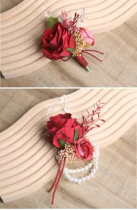 Set di corsage e fiore da polso in rosa rossa artificiale per decorazione di nozze.