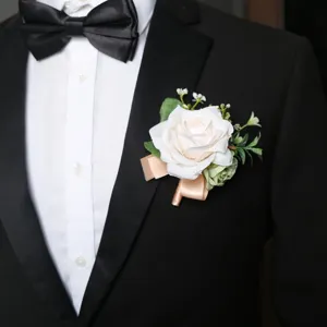 Élégante boutonnière de rose blanche fleur artificielle pour mariage marié costume accessoire