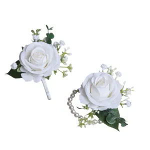 Conjunto de boutonnière y pulsera de corsé con rosas blancas artificiales para la boda