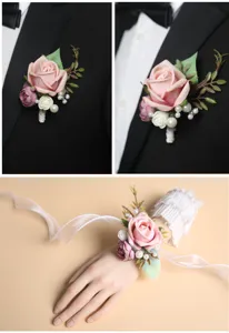 Roze roos boutonnière en polscorsage set voor bruiloft decoratie en feestelijke kleding.