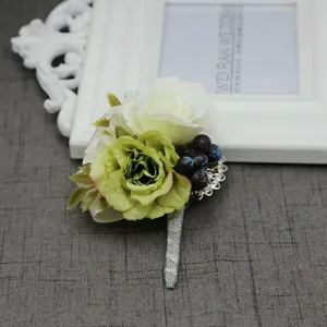 Boutonnière di rosa simulata stile foresta per matrimonio sposo testimone corsage accessorio