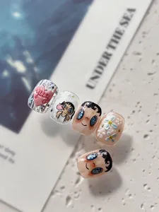 Pegatinas de uñas muñeca ojos grandes, decoraciones de nail art relieve 3D lindas.