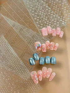 Adhesivos de uñas 3D transparentes con lazos, estrellas y corazones, perfectos para decoración de uñas.