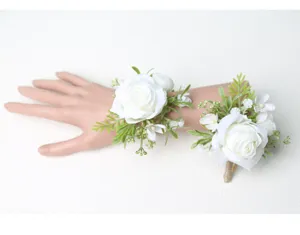 Set corsage louloudi karpon apo technito lefko triantafyllo, teleio gia gamous kai giortes.