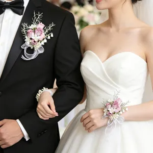 Rosa Ansteckblume Handgelenk Korsage fuer Hochzeit, Brautpaare und Gaeste, elegantes Blumen Accessoire.