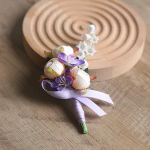 Koreanischer Stil lila rosa Hochzeits Ansteckblume Stoffblume Bräutigam Anzug Accessoire Detail