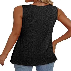 Gedetailleerd achteraanzicht van mouwloze getextureerde dames-tanktop met elegant ontwerp.