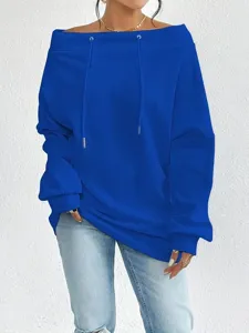 Vista detallada de sudadera azul sin hombros para mujer, corte holgado con cordón ajustable.