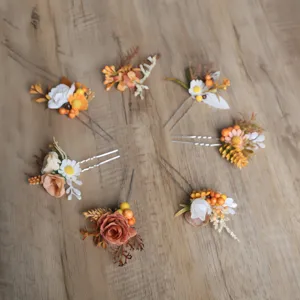 Forest style floral hairpin set featuring artificial daisies and berries, 6pcs U-shaped clips.
