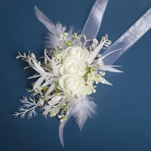 Elegante künstliche weiße Rosen Handgelenk Blume Korsage mit Federn für Hochzeitsbraut.
