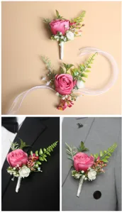 Detailweergave van kunstmatige rozen bruiloft boutonnière en polsbloem bloemset