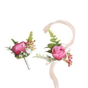 Kunstmatige roze roos bruiloft boutonnière en polscorsage set voor bruidsmeisjes en bruidegom.