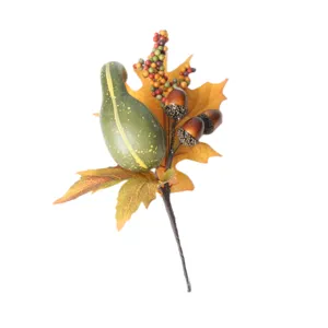 Kunstmatige pompoen esdoornblad dennenappel bes tak voor herfst oogst decoratie en kransen.