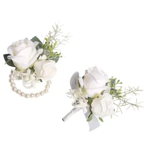 Ensemble de corsage et fleur de poignet de mariage en roses blanches pour la fete nuptiale.