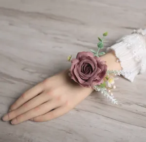 Elegante corsage da polso rosa antico per matrimonio damigella fiore in tessuto braccialetto accessorio