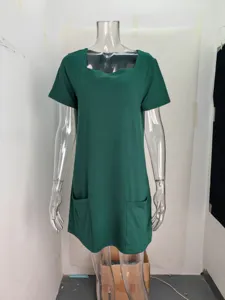 Casual effen korte jurk met vierkante hals, korte mouwen en handige zakken voor dames.