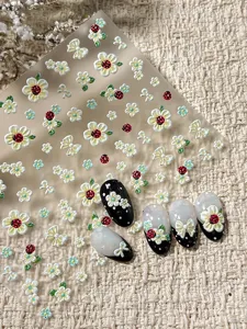 Pegatinas de uñas 3D de flores y mariquitas, lindos adhesivos de lazo para manicura de bricolaje.