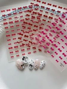 Bonitos adhesivos de uñas con lazo 3D y uñas postizas de puntos para manicura dulce y estilosa.
