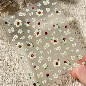 Pegatinas de uñas florales 3D de verano frescas con mariquitas y lazos para decoración.