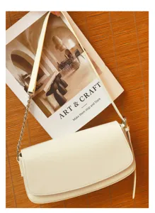 Stijlvolle witte schoudertas voor dames, elegante tas met ketting voor dagelijks gebruik.