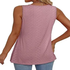 Achterkant detail van roze mouwloze top met opbrochen patroon voor damesmode.