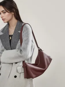 Burgundy leather shoulder bag for women, stylish underarm hobo bag for autumn and winter.