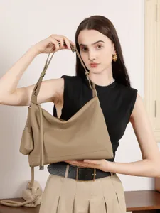 Borsa a tracolla minimalista in vera pelle, elegante hobo bag per il lavoro quotidiano.