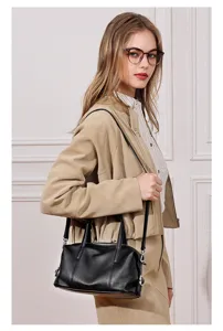 Zwarte lederen Boston tas voor dames, stijlvolle schoudertas voor dagelijks gebruik en werk.