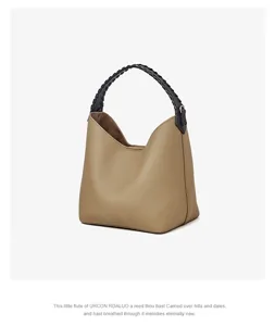 Borsa a secchiello hobo in pelle con manico intrecciato da donna dettaglio quotidiano
