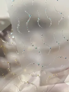 Pegatinas de uñas de estrella holográficas plata y oro, calcomanías 3D curvas para manicura chic.