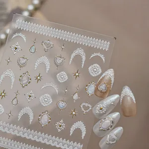 Adhesivos de uñas de encaje barroco en relieve con corazones, estrellas y gemas para manicura.