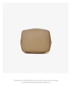 Dettaglio fondo borsa secchiello in vera pelle, design tinta unita casual, stile elegante.
