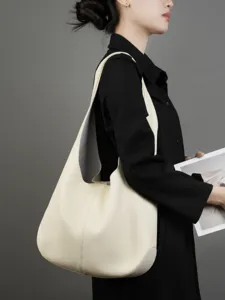 Minimalistische echt lederen schoudertas, grote casual hobo shopper, elegante onderarmtas.