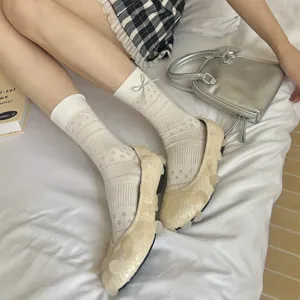 Calcetines de media pantorrilla estilo coreano con detalle de lazo de cuero dulce