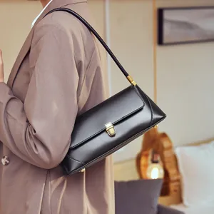 Zwarte schoudertas van echt leer voor dames, elegante handtas met stijlvol modern design.