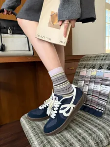 Japanese retro color-blocking striped mid-tube socks for women, comfortable casual slouchy socks.