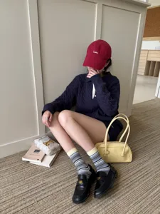 Retro striped mid-tube socks for women, Japanese style casual contrast color cozy casual socks.