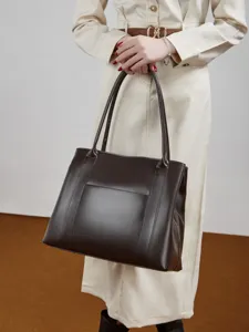 Grote lederen shopper tas in bruin, elegante schoudertas voor dagelijks gebruik.