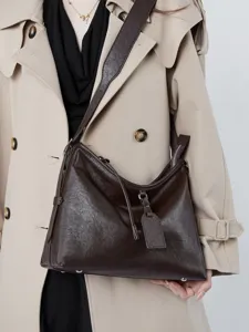 Borsa a tracolla morbida in vera pelle, shopper capiente ed elegante per donna uso quotidiano.