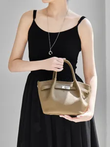 Borsa a mano minimalista in pelle da donna, elegante borsa a tracolla color tortora.