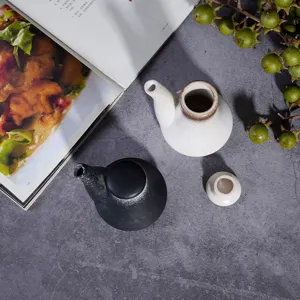 Japanischer Keramik Gewürztopf für die Küche, Essig und Sojasaucen Flaschen Set in tollem Design.