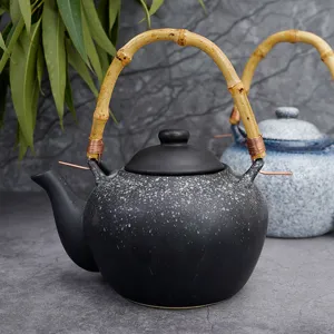 Vintage keramische thee pot met bamboe handvat, Japanse stijl zwarte gespikkelde waterkoker.